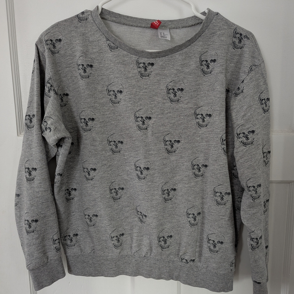 H&M Light Gray Sweatshirt with Skull Design